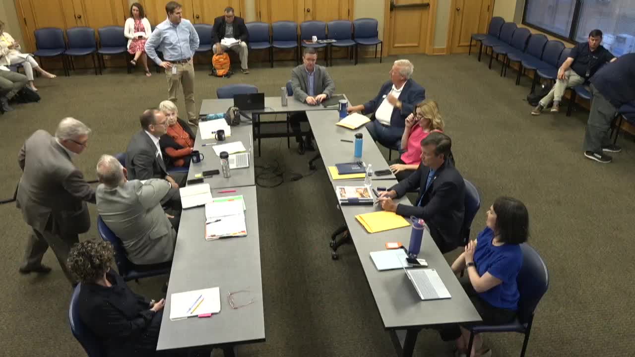 Consultants seek commission input on unified gateway signage; commissioners favor natural stone and low‑maintenance options