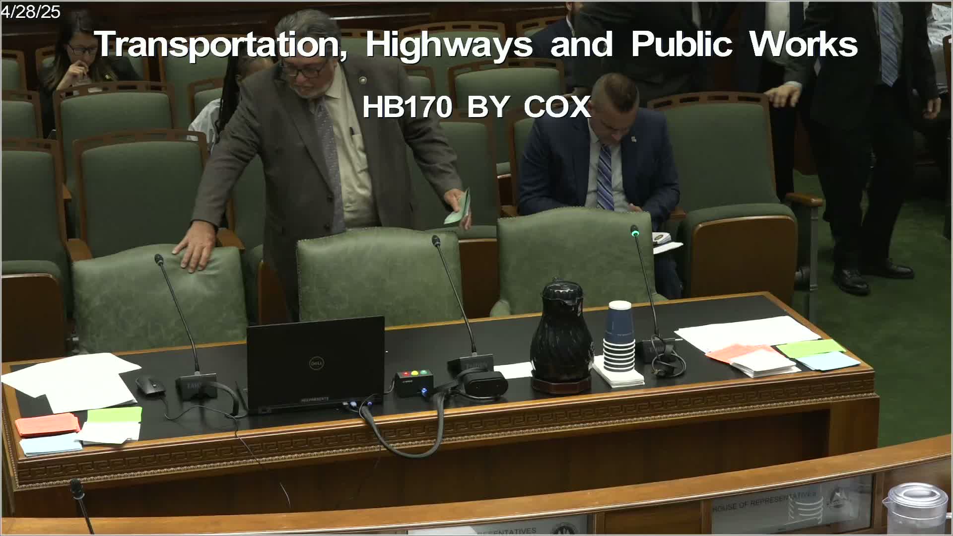 Committee reports favorably bill removing chauffeur's license requirement for taxi drivers