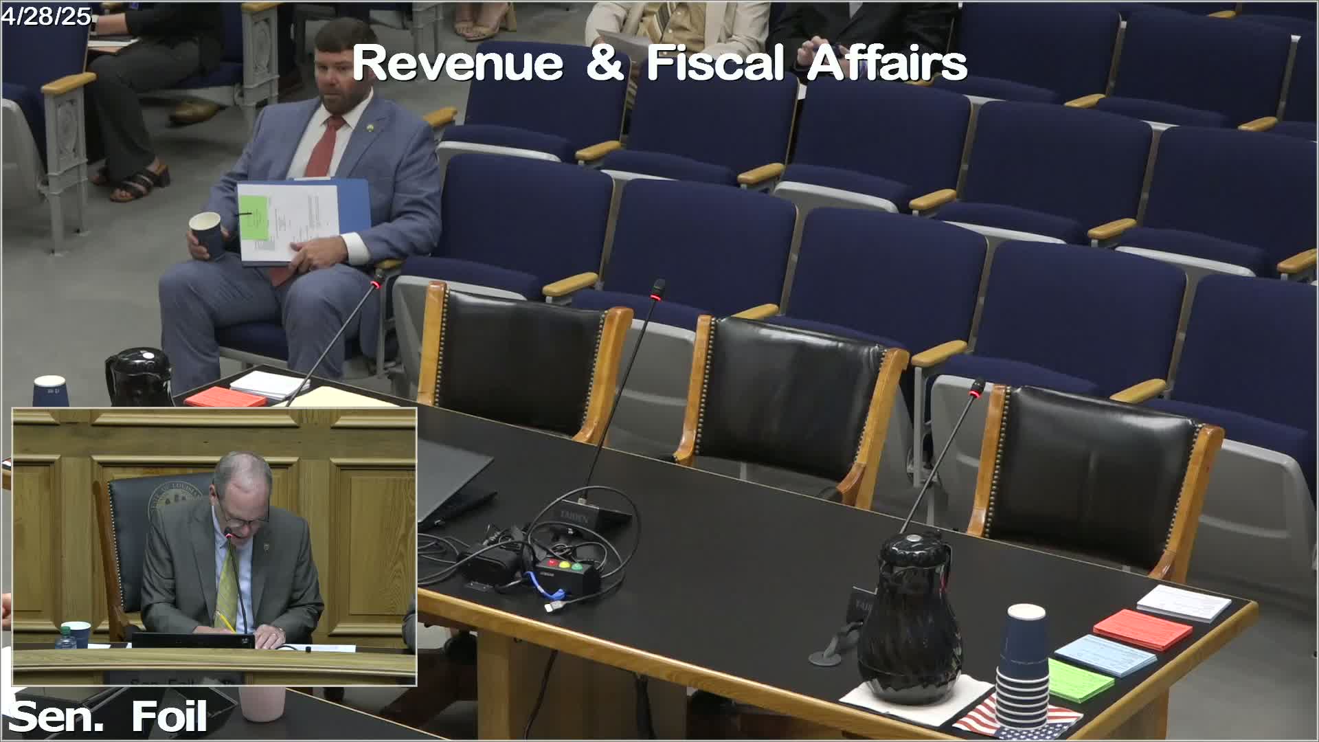 Committee advances bill creating tax credit for state employees who save money