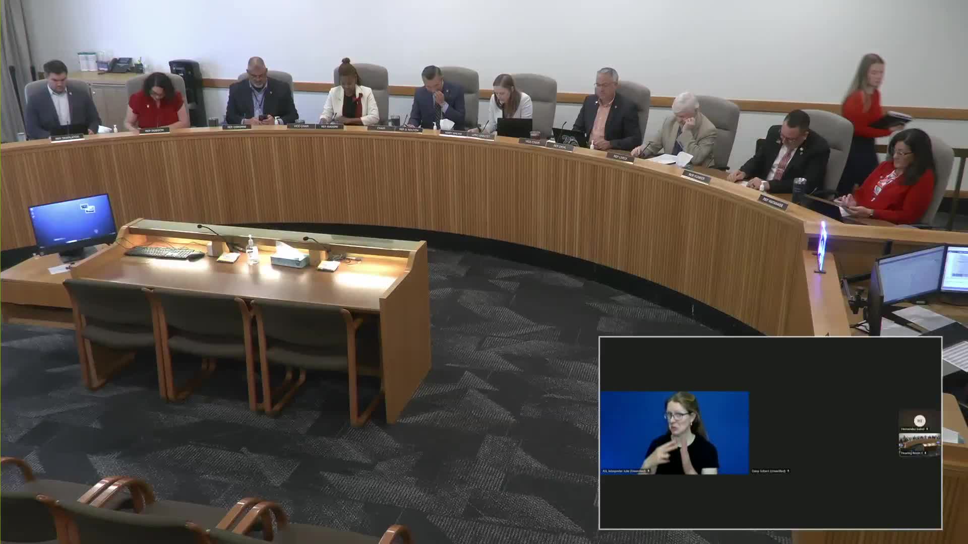Oregon lawmakers advance Senate Bill 557 to enhance cannabis industry representation