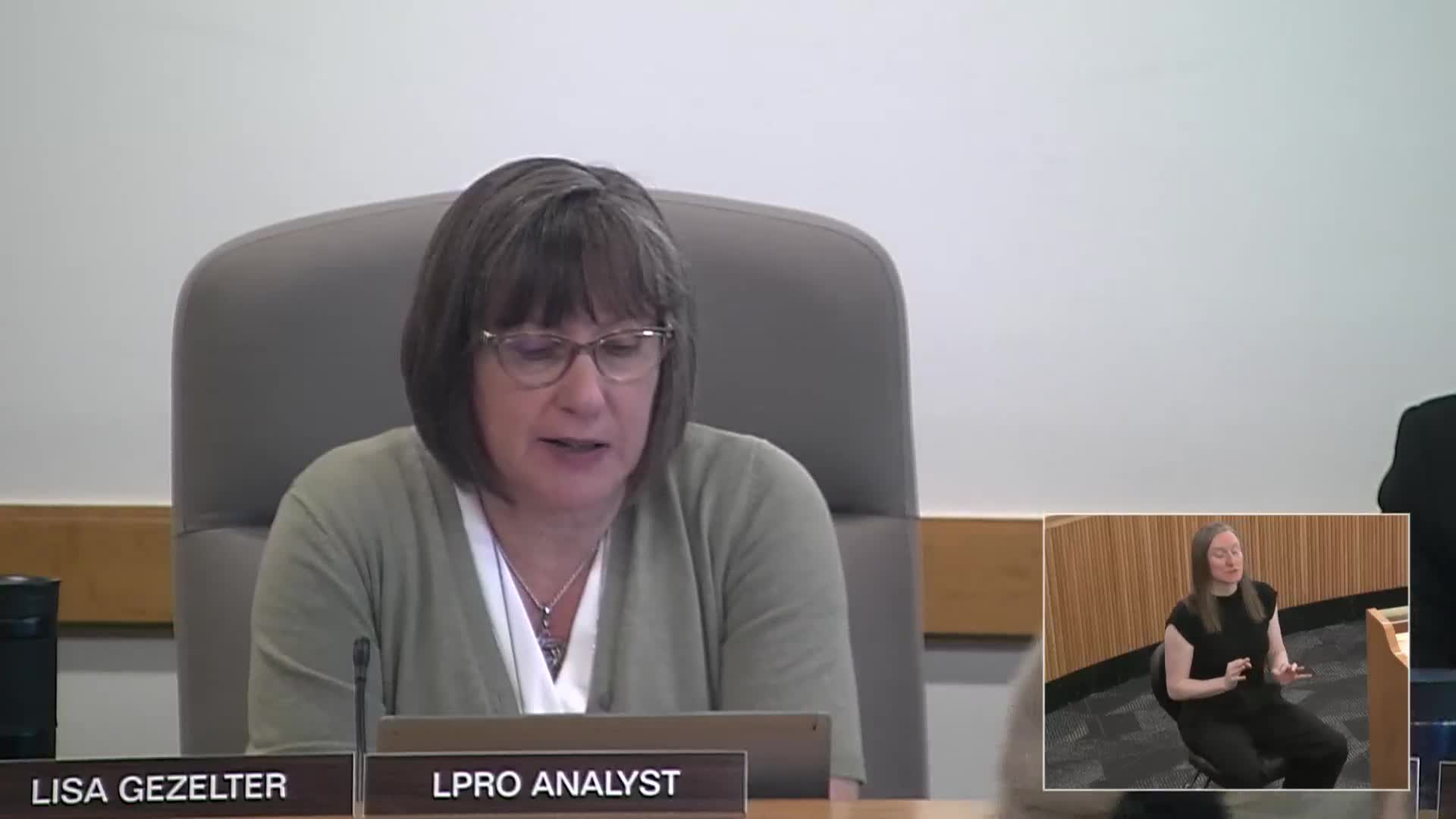 Representative Neuron presents House Bill 3007A for student concussion recovery in Oregon