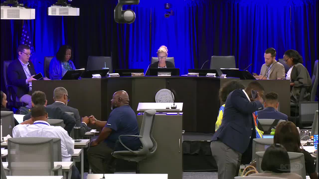 DeKalb committee advances companion-animal litter registration after months of drafting