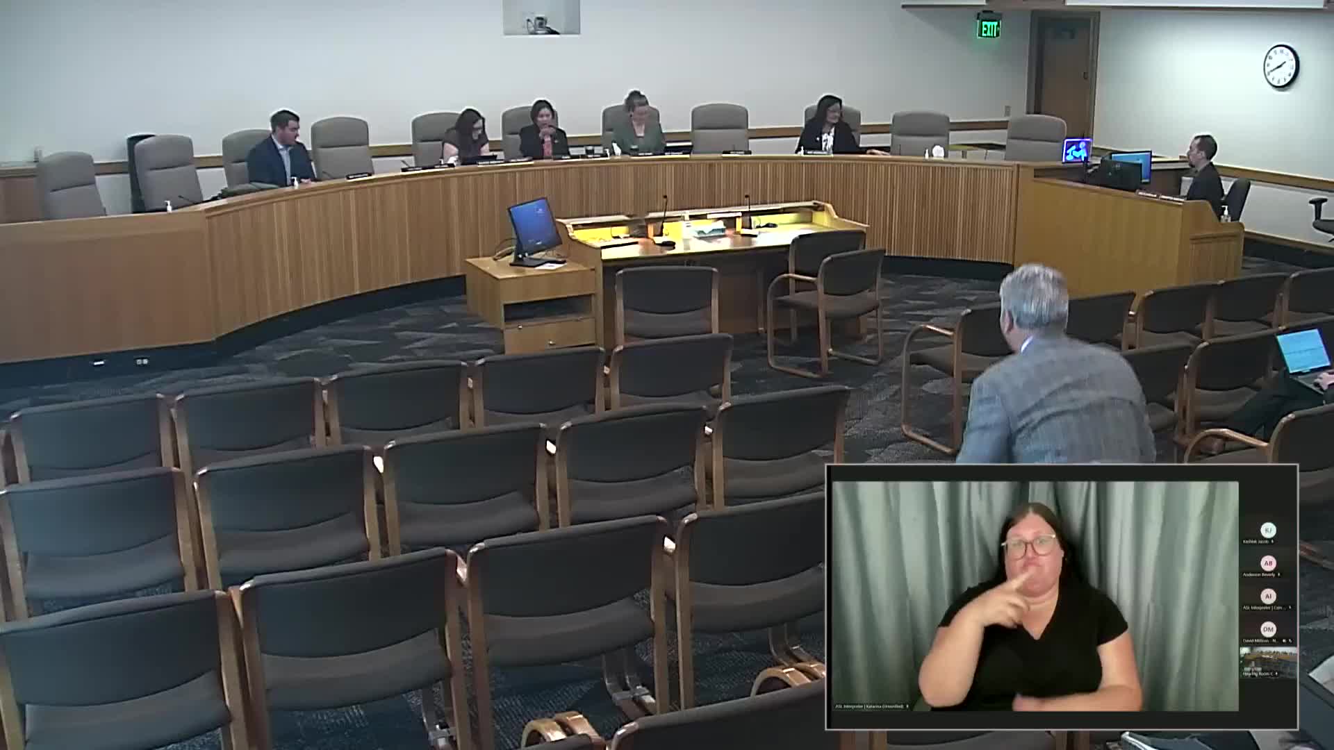 Senator Meek advocates for veteran plates on motorcycles and mopeds in Oregon