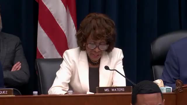 Congress scrutinizes Trump's policies as economy faces severe challenges