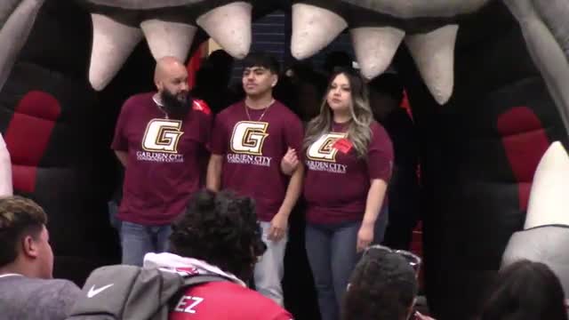 Garden City Community College holds senior sealant ceremony for graduates