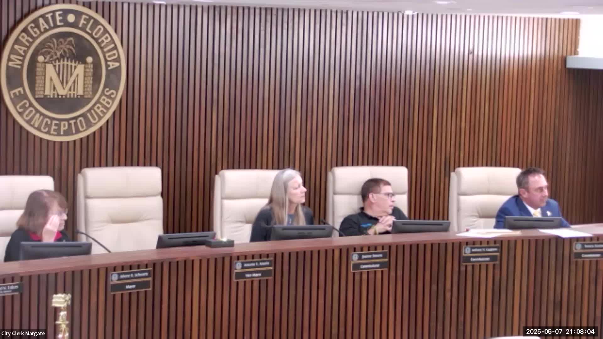 City Commission debates iguana control ordinance and permit requirements