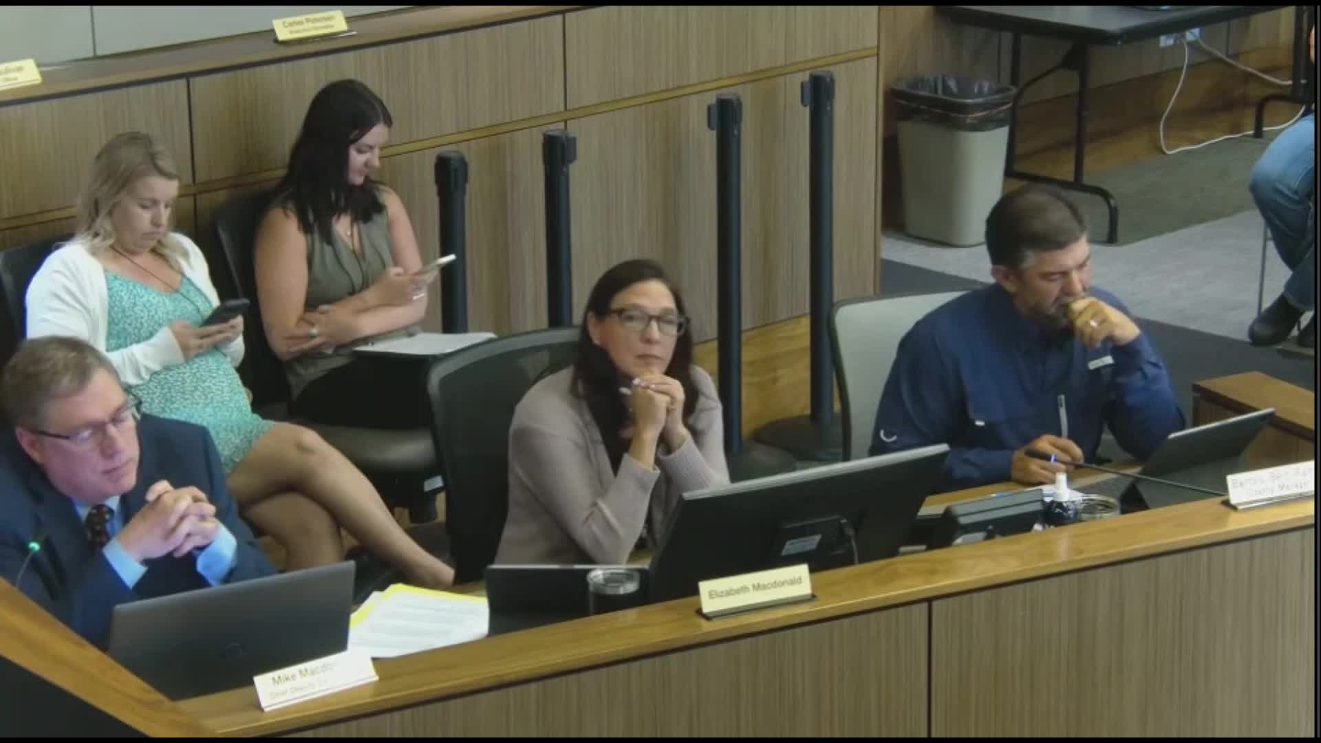 Austin County Commission reviews judge salary disparities and compensation fairness