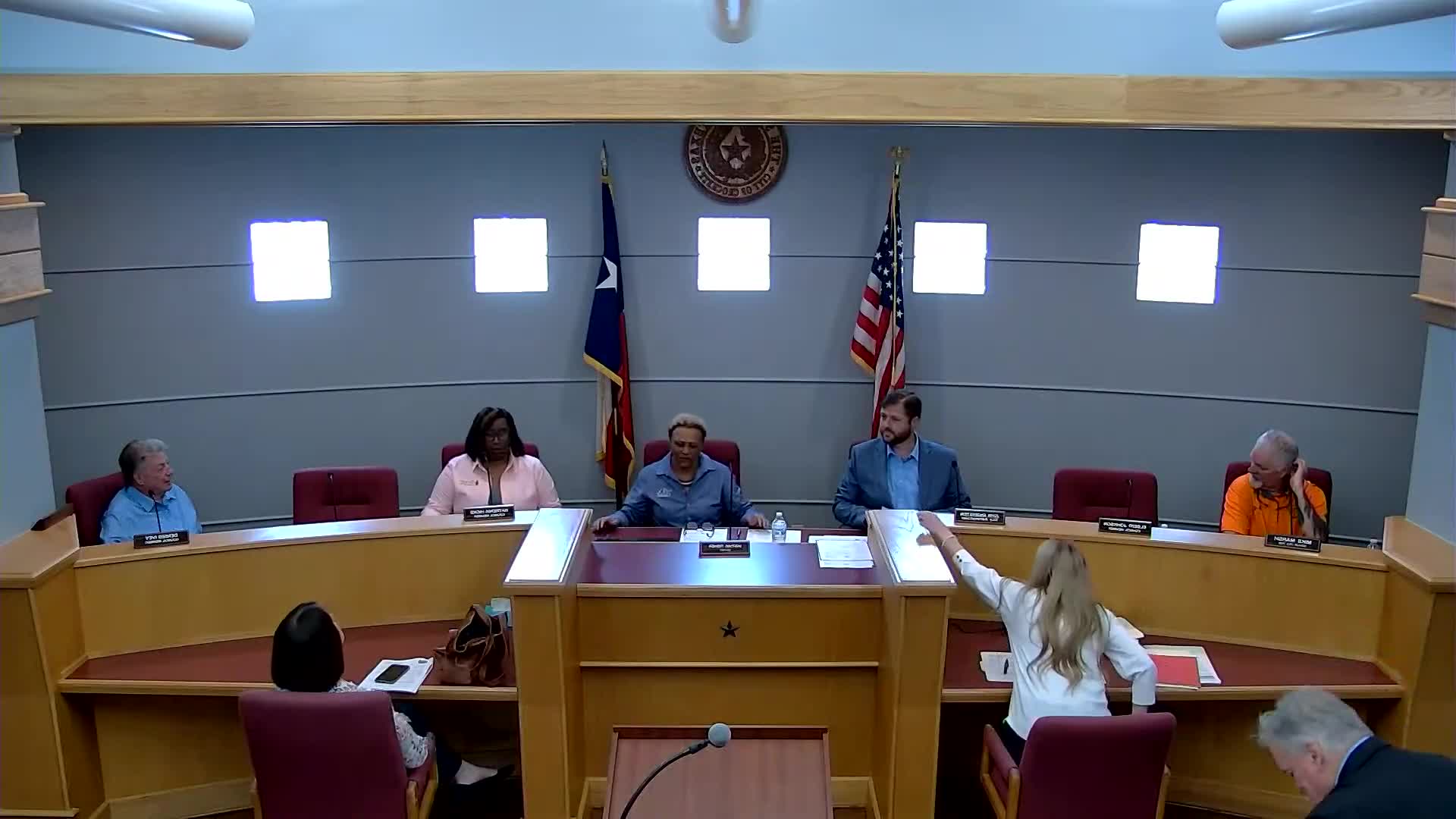 City Council opens meeting with prayer and community service focus