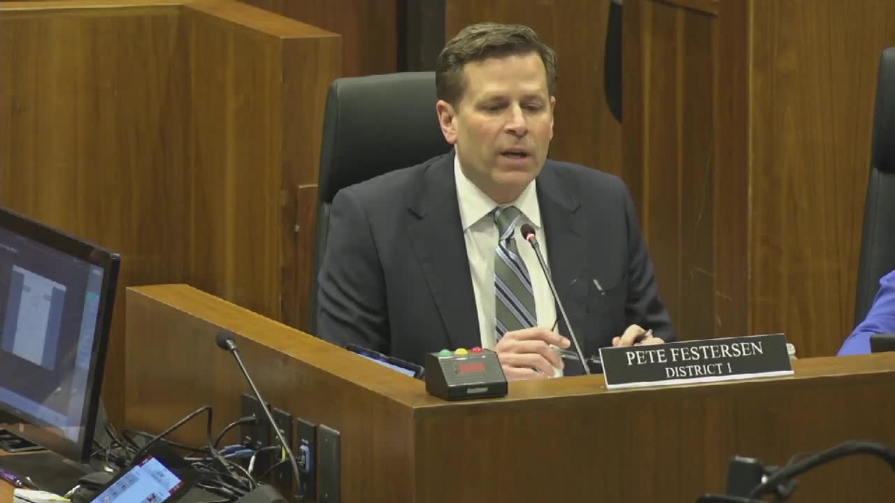 Omaha City Council approves Medi's Village Point liquor license and postpones Big Fred's hearing