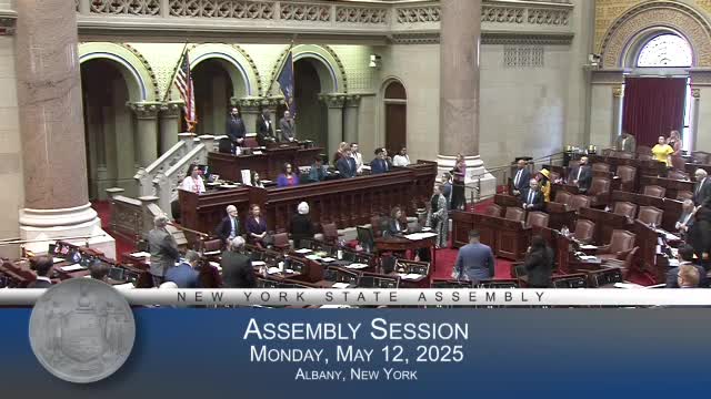 Rabbi David Lerner leads gratitude-focused prayer as assembly honors community leaders