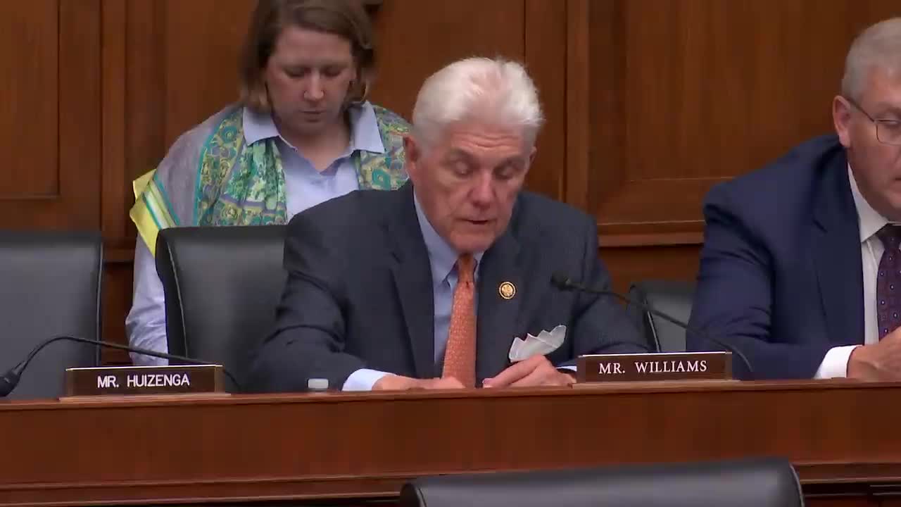 Congress member advocates for streamlined bank application process for new entrepreneurs