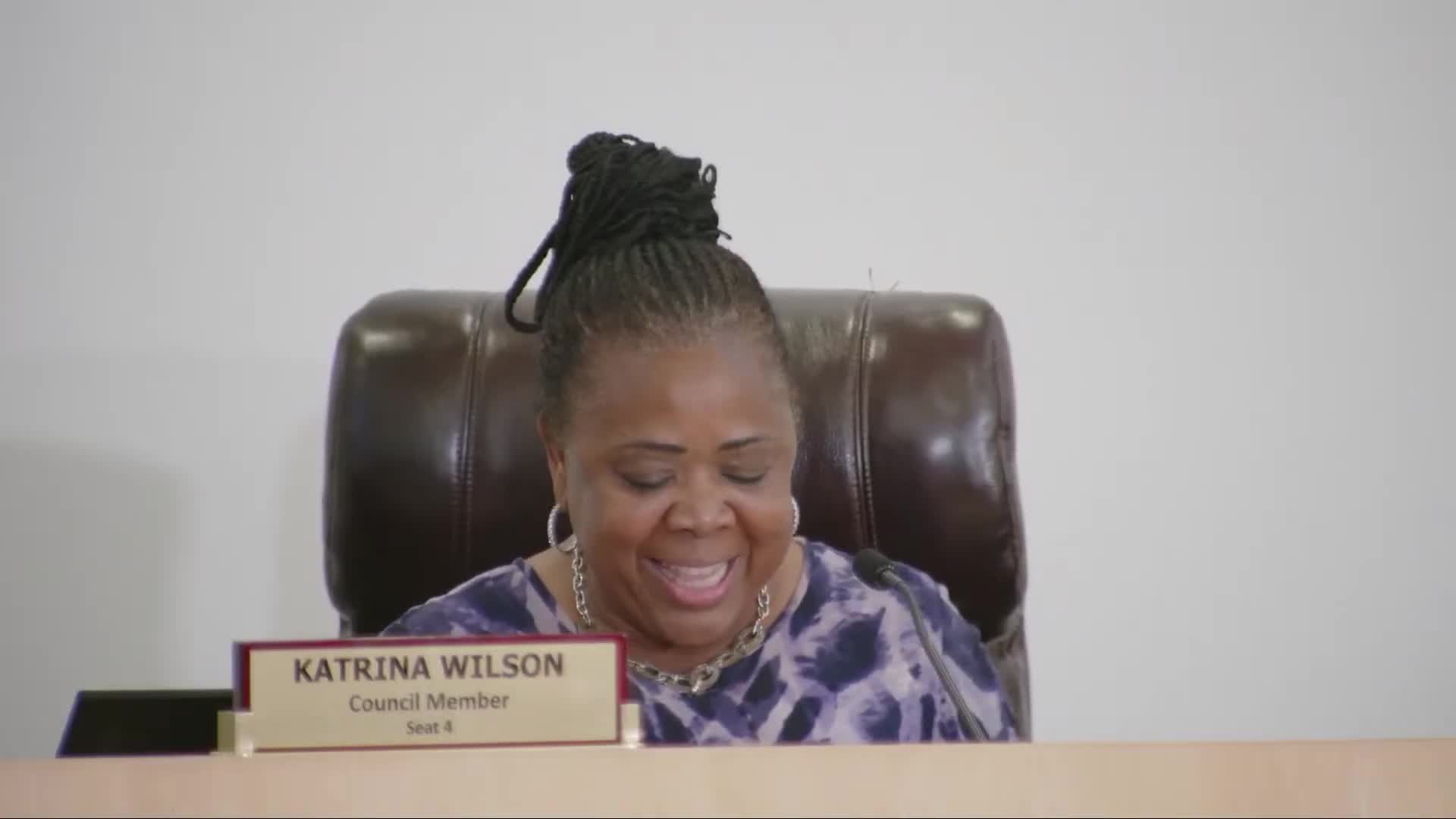 Miami Gardens honors graduates and bids farewell to planning director Nikisha Smith