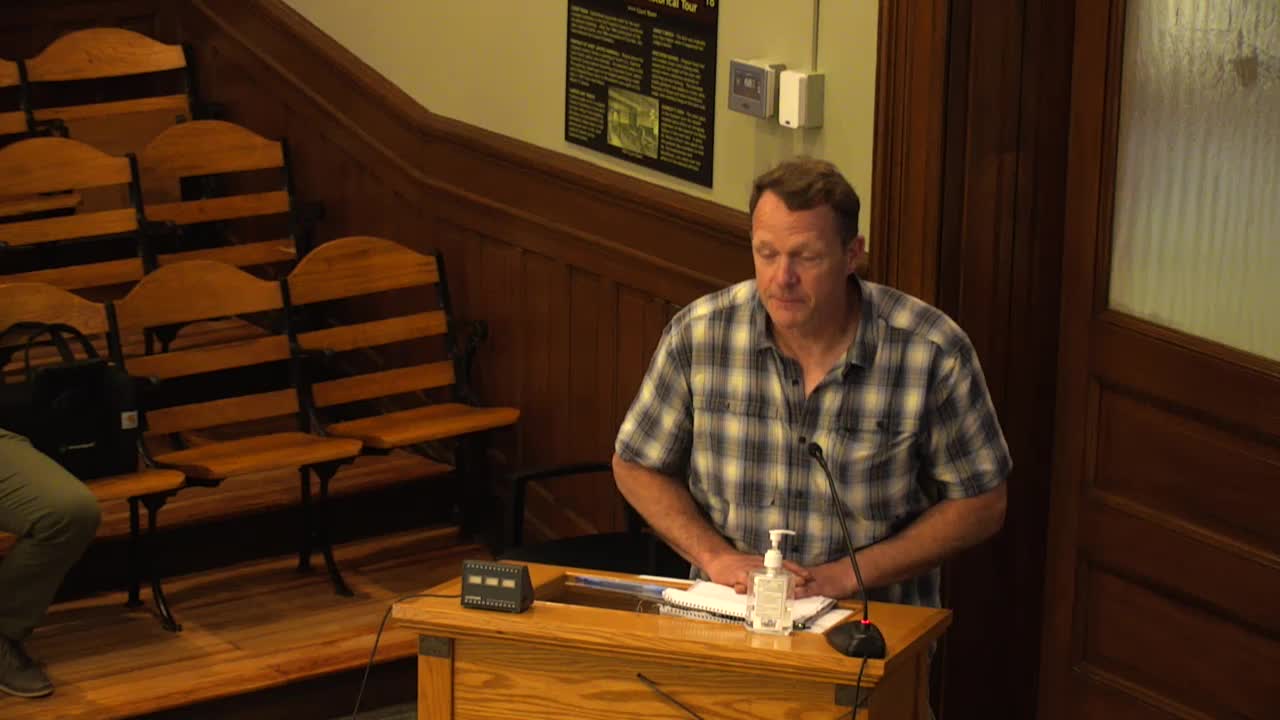 Condo owners propose window replacement for historic 1900s building in downtown