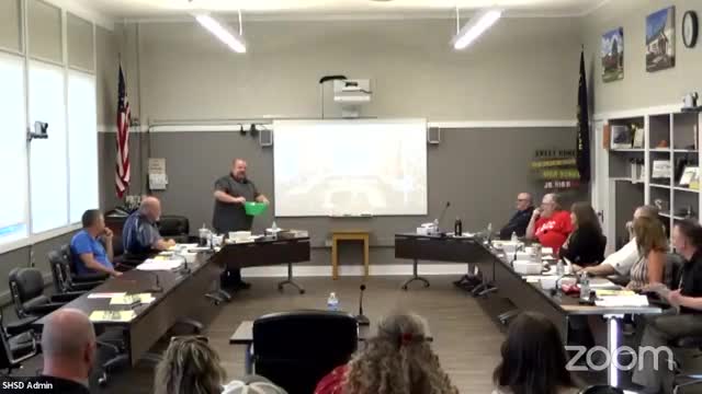 Sweet Home School District highlights community involvement and student achievements at meeting