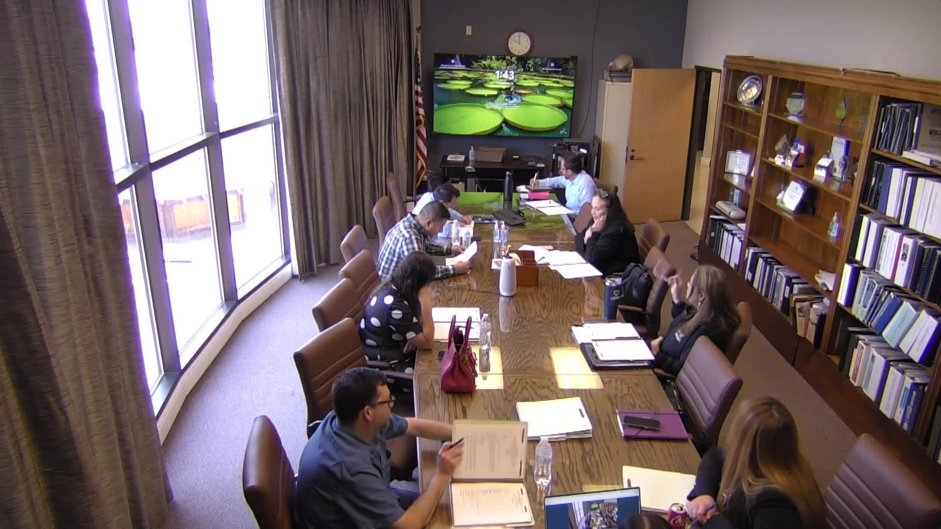 Meeting in Laredo called with no quorum; members discuss virtual voting and adjourn