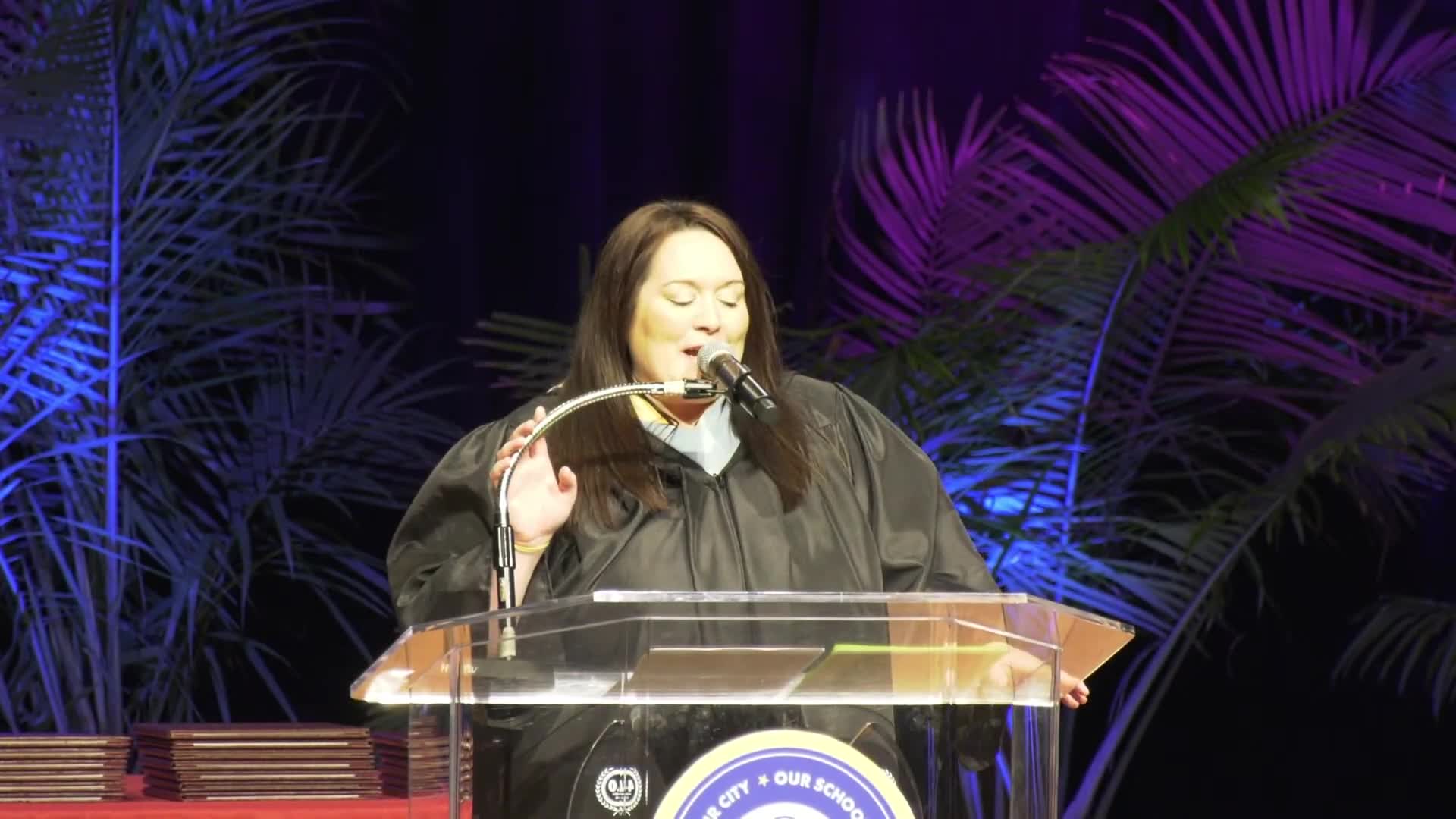 Sumner High School celebrates Class of 2025; superintendent verifies graduates and inaugural arts scholars honored