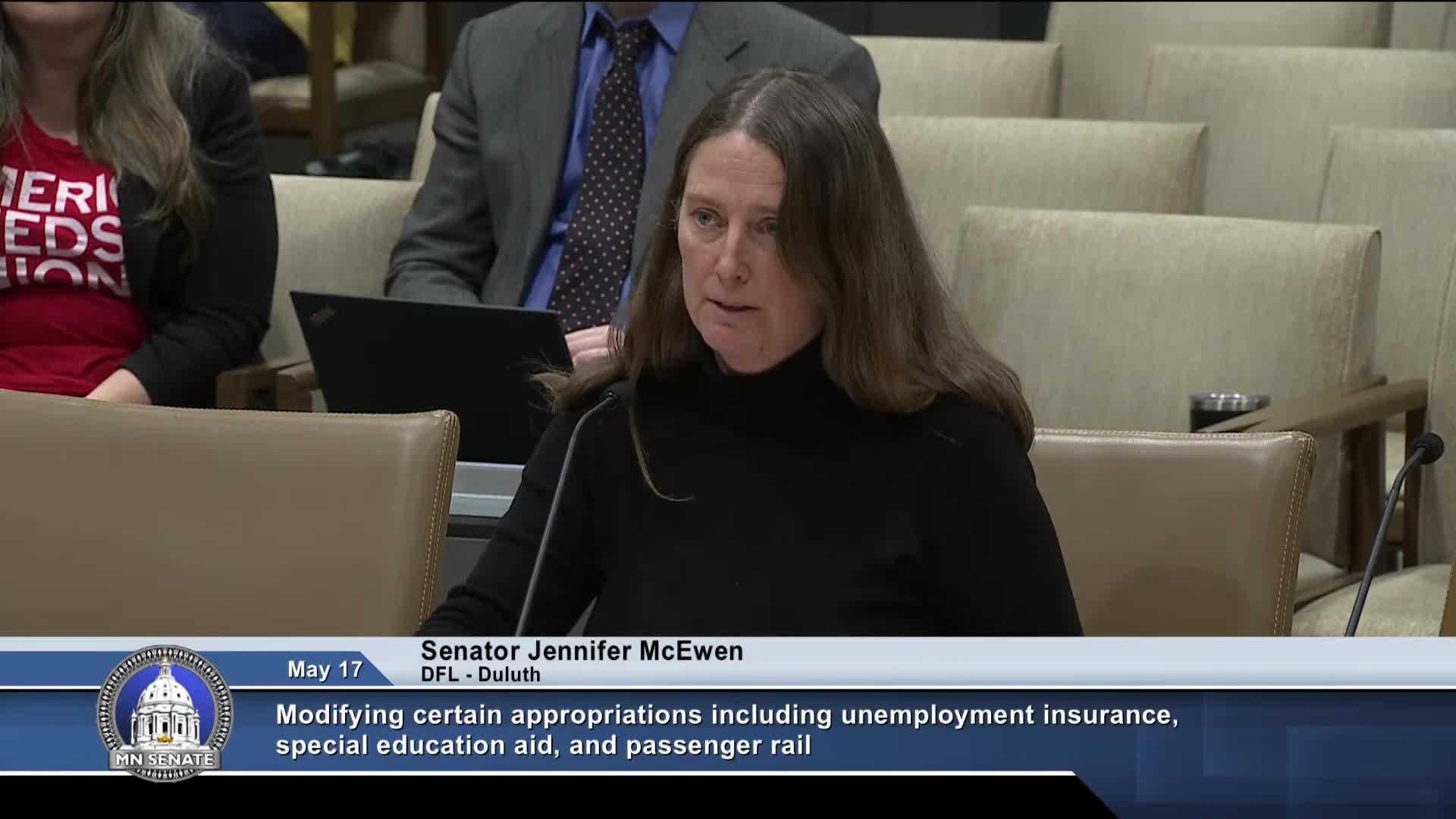 Minnesota legislature expands unemployment benefits for hourly school workers