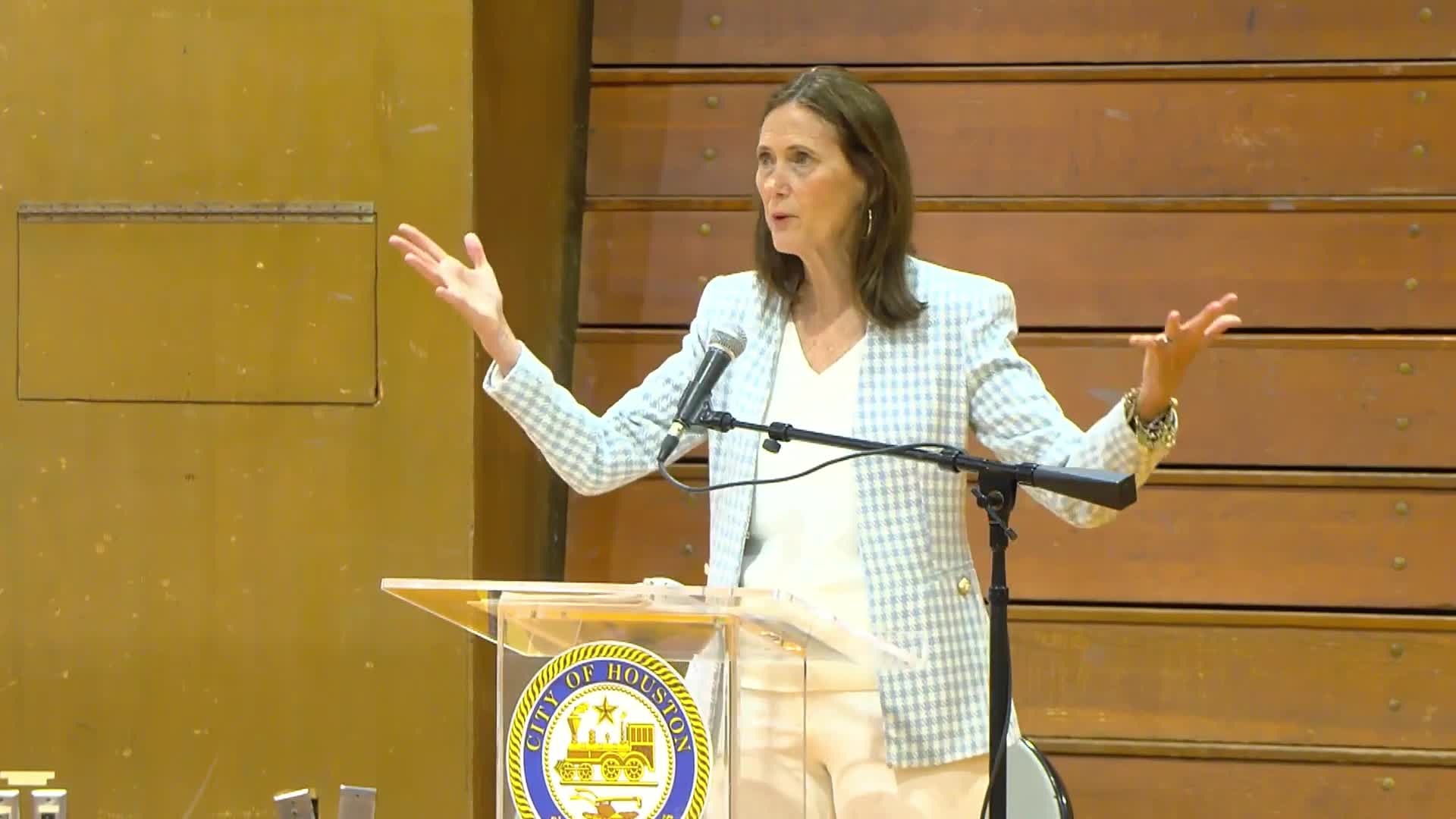 Houston budget workshop tackles efficiency study and HPD immigration enforcement concerns