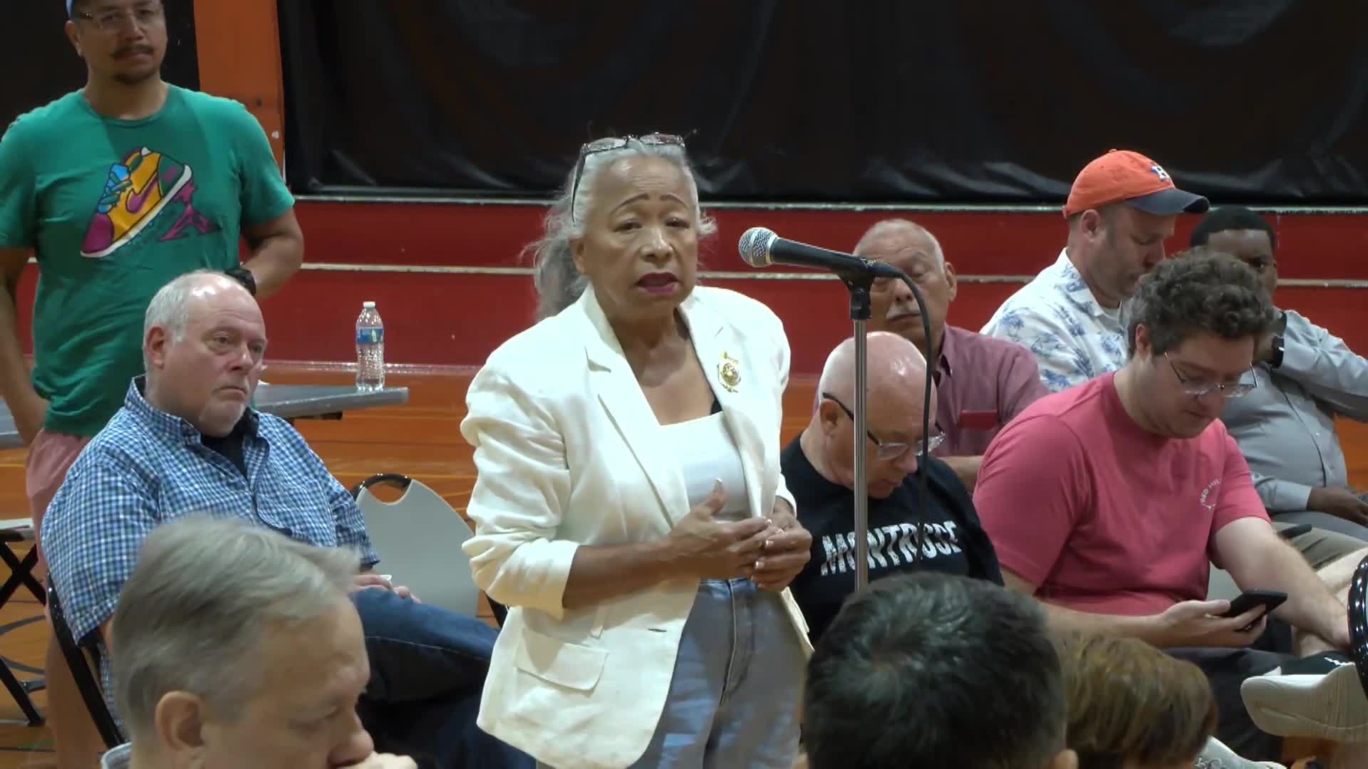 City officials discuss strategies to combat crime and budget constraints during town hall