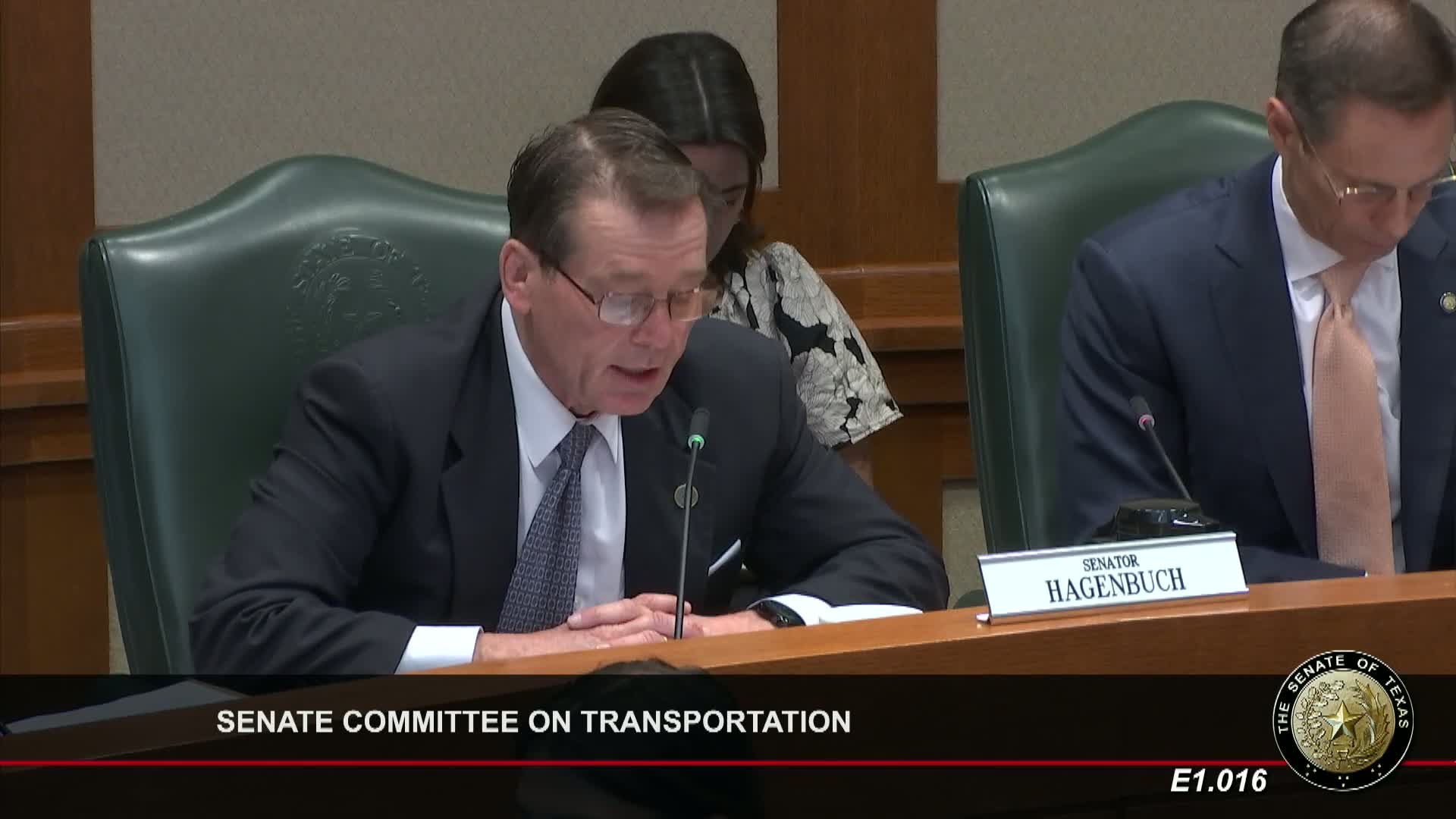 Texas Senate approves highway renaming and freight traffic regulation bills