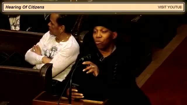 Speaker critiques government corruption and discusses constitutional violations at Newark event