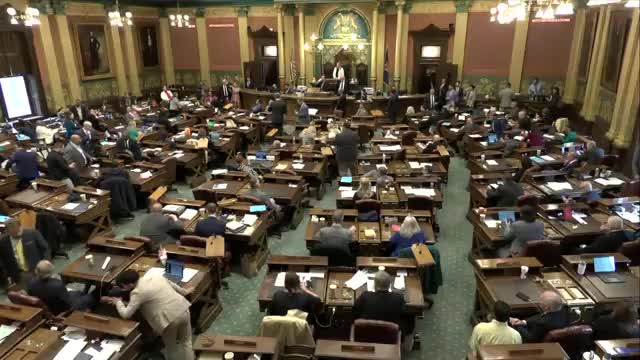 Michigan lawmakers debate resolution to hold Secretary of State in contempt