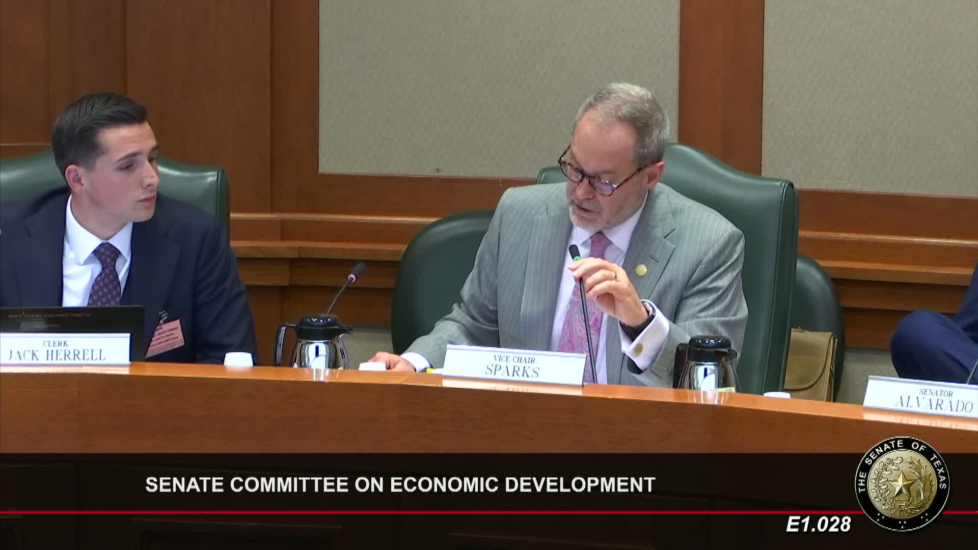 Committee adopts substitute to alter business-filing fees and make veteran franchise-tax exemption permanent