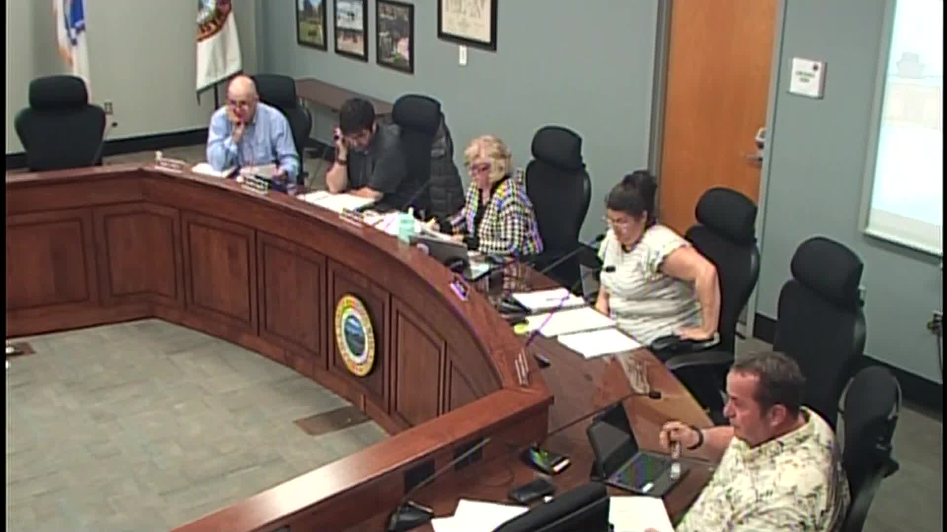 City Council discusses 3% sewer rate increase for businesses amid homeowner concerns