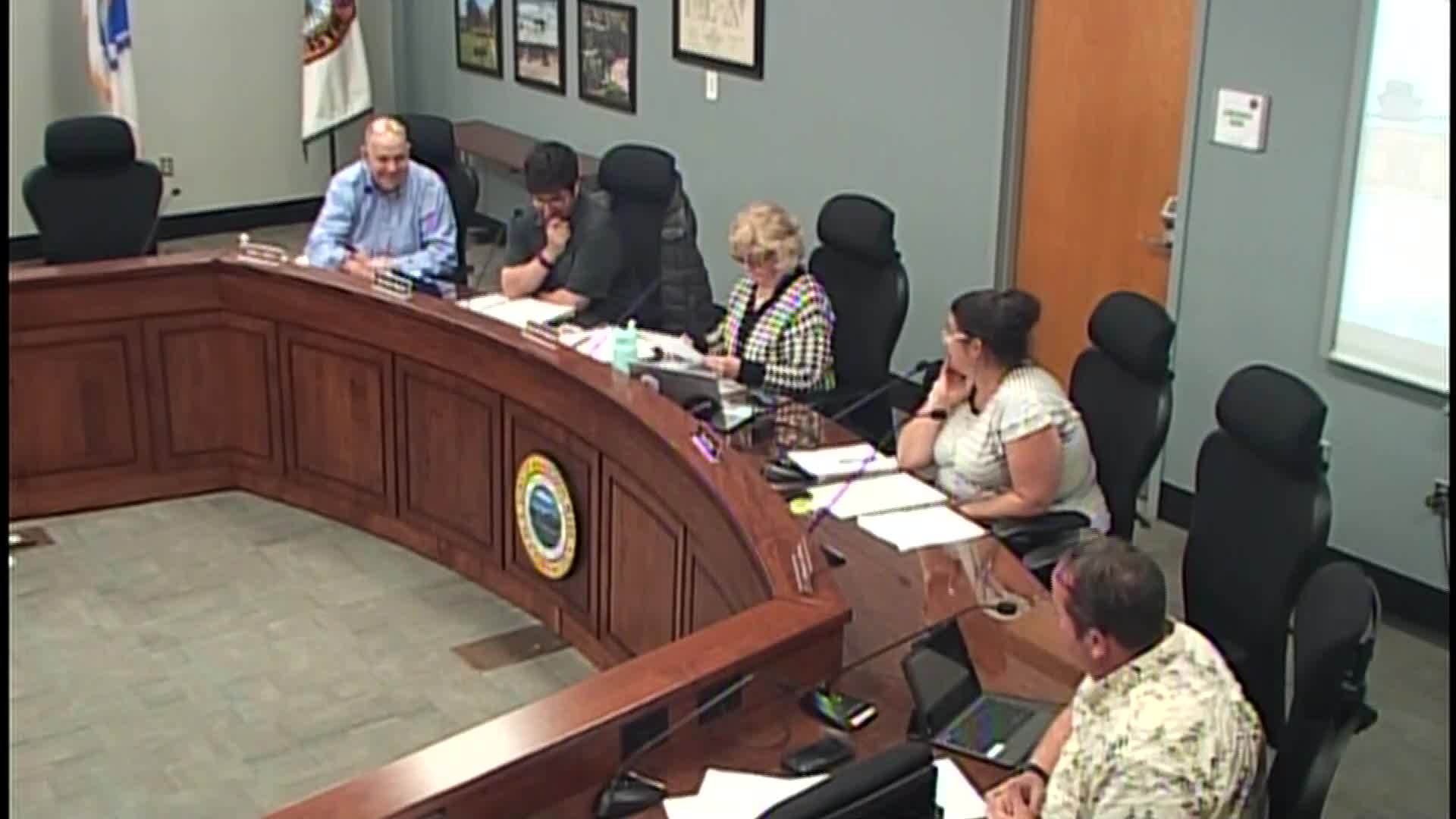 Mansfield Select Board approves licenses for Sweetgreen and Fresh Market