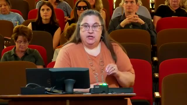 City Council debates risks of setting city manager's salary amid charter compliance issues