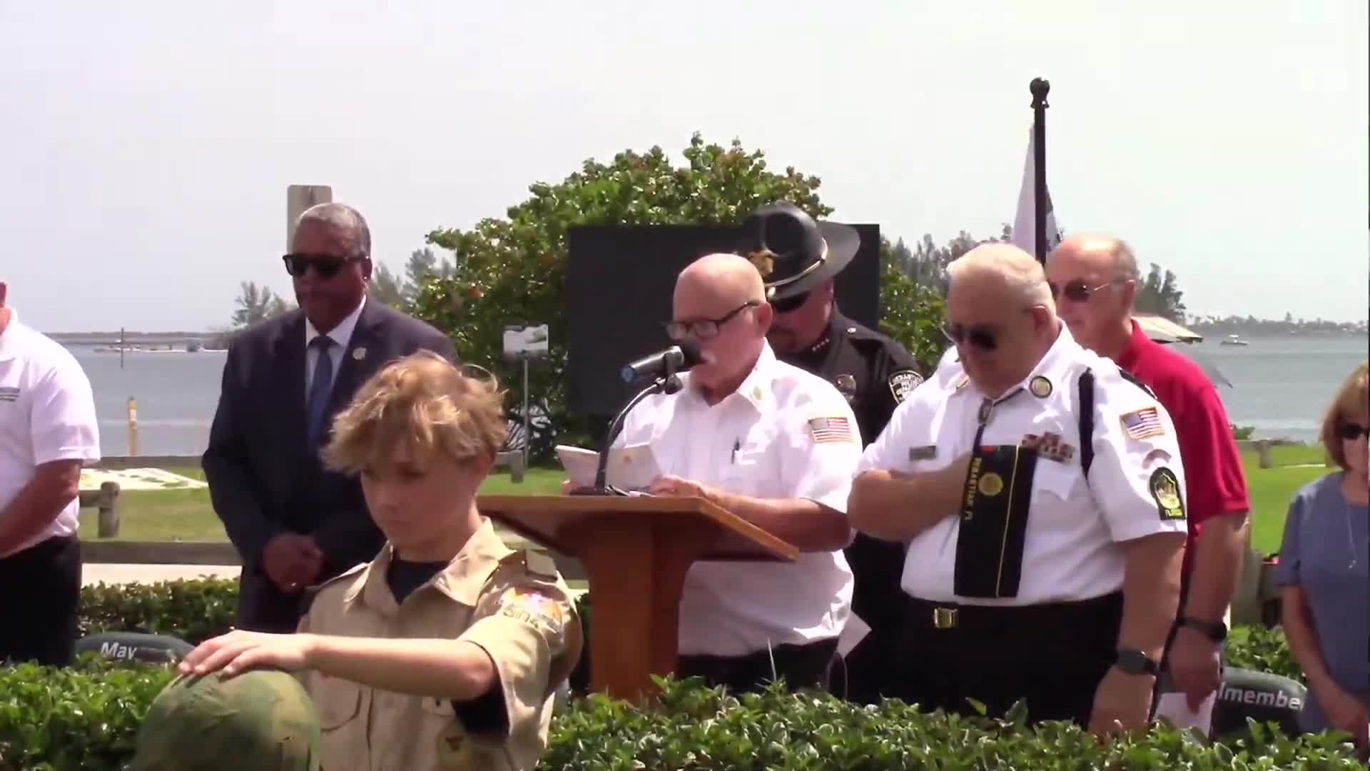 Memorial service honors veterans and fallen heroes in heartfelt tribute