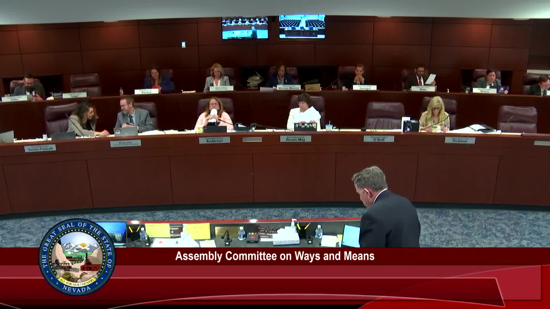 AB274 would waive certain business fees for qualifying veterans; sponsors and veterans groups support amendments narrowing scope