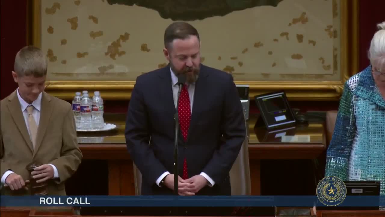 Pastor Scott Wall Leads Invocation Focusing on Steadfastness for Upcoming Week