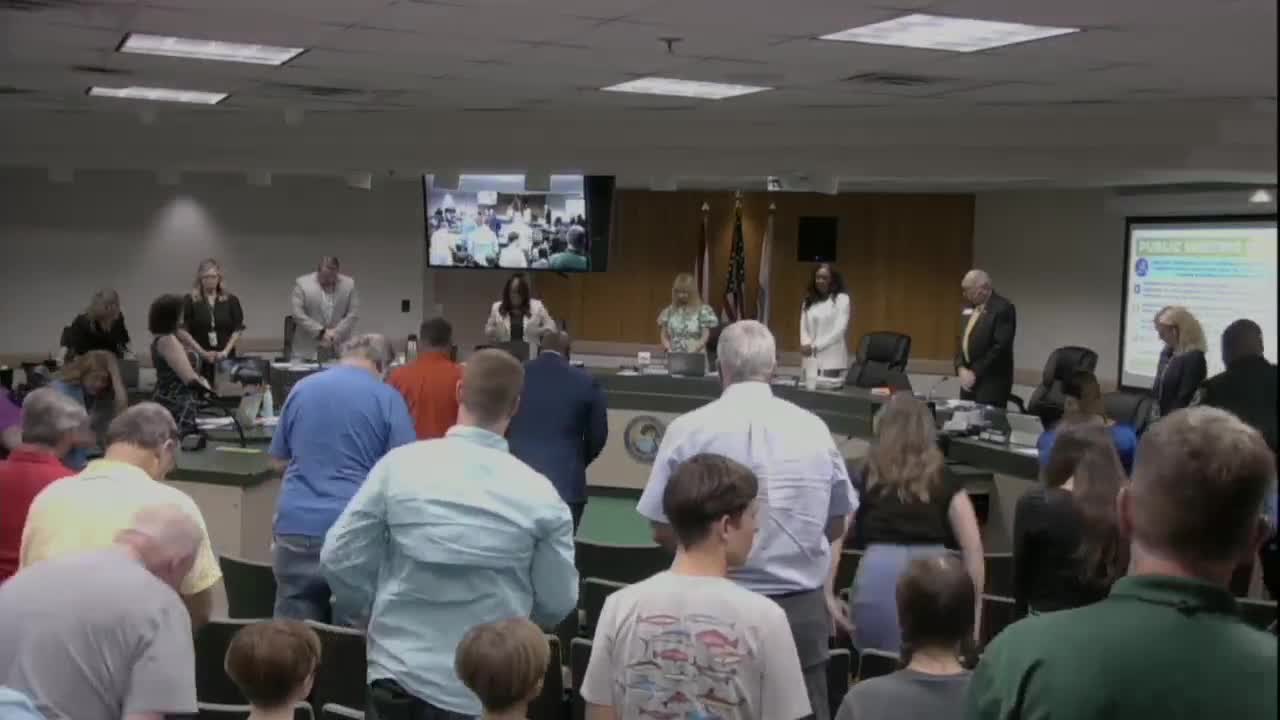 Clay County Commissioners Honor Veterans During Memorial Day Prayer Meeting