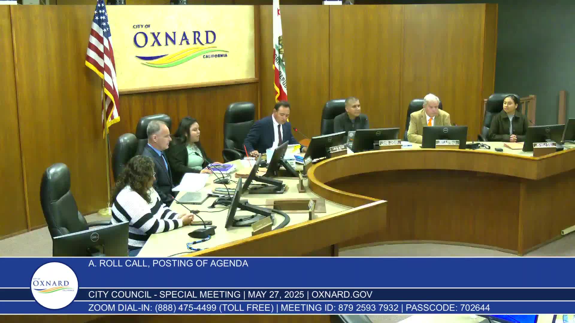 Oxnard City Council honors former Mayor Tom Holden with moment of silence