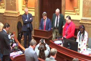 Rabbi Spector leads prayer for justice and compassion in Utah state meeting