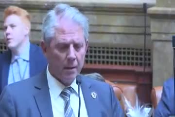 Utah lawmakers establish working group to regulate beekeeping practices