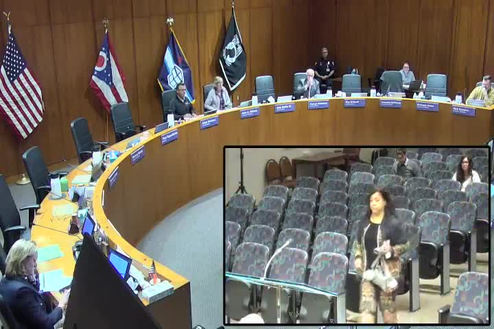 Deborah Sue Pearson criticizes rising pool refill costs at community meeting