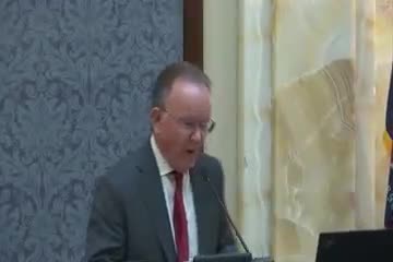 Pandit Satish Kumar leads prayer for peace at Senate meeting