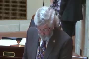 Senate unanimously passes first substitute bills for renewable energy and special districts