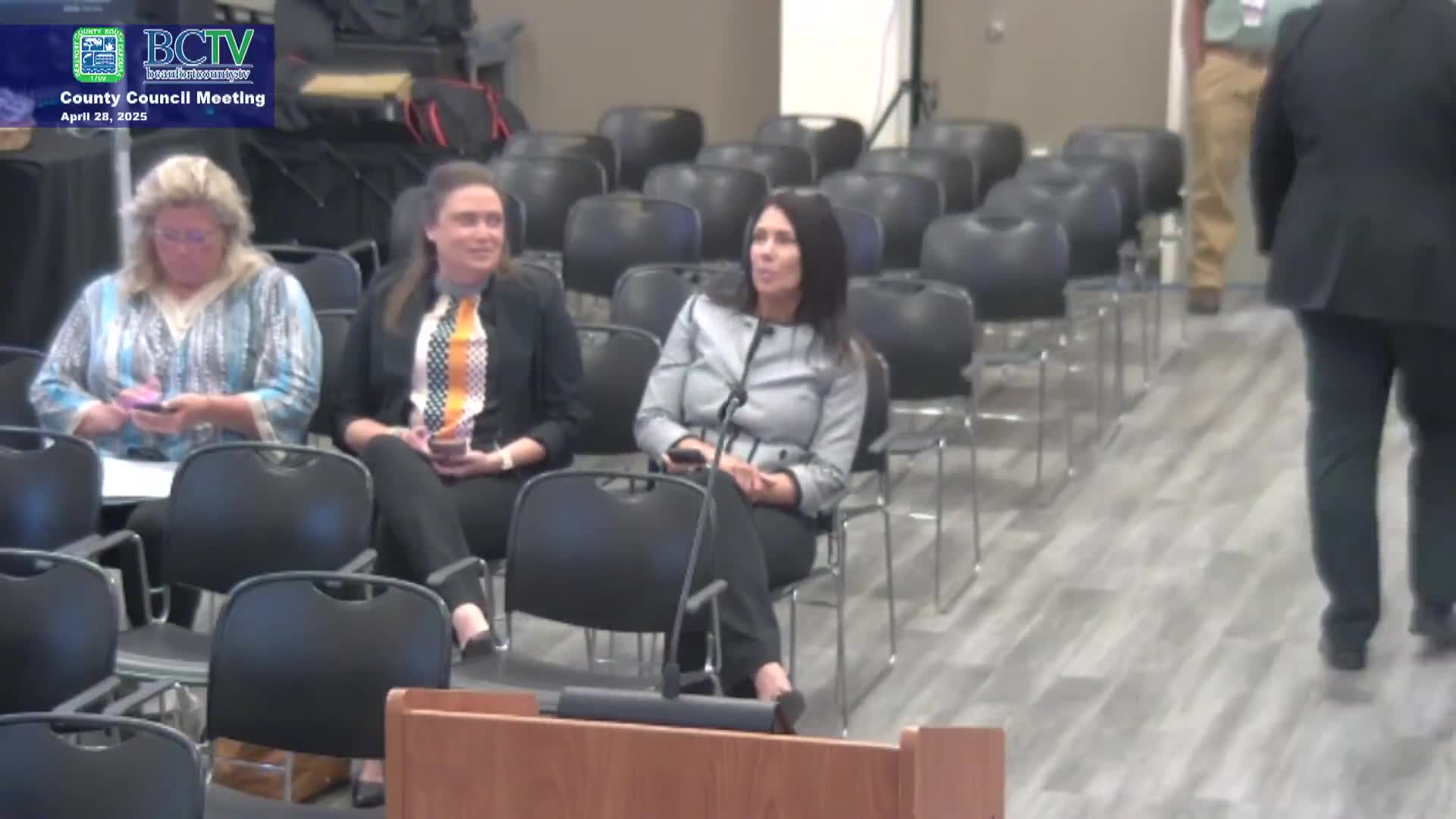 Committee approves purchase of Peterbilt tandem dump truck for county fleet