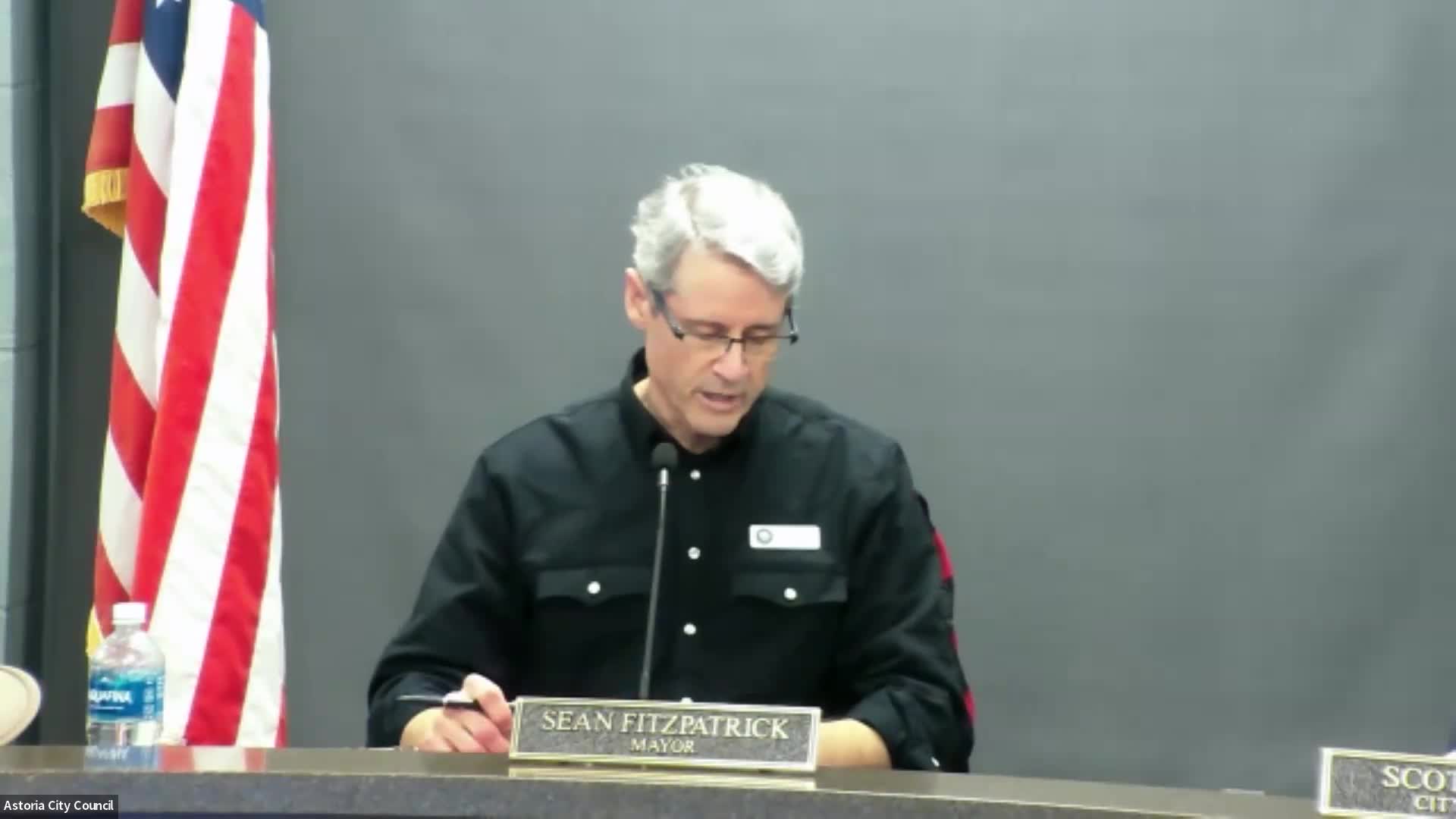 Astoria council elects president, approves dredge‑disposal map change, contracts and waterline budget moves