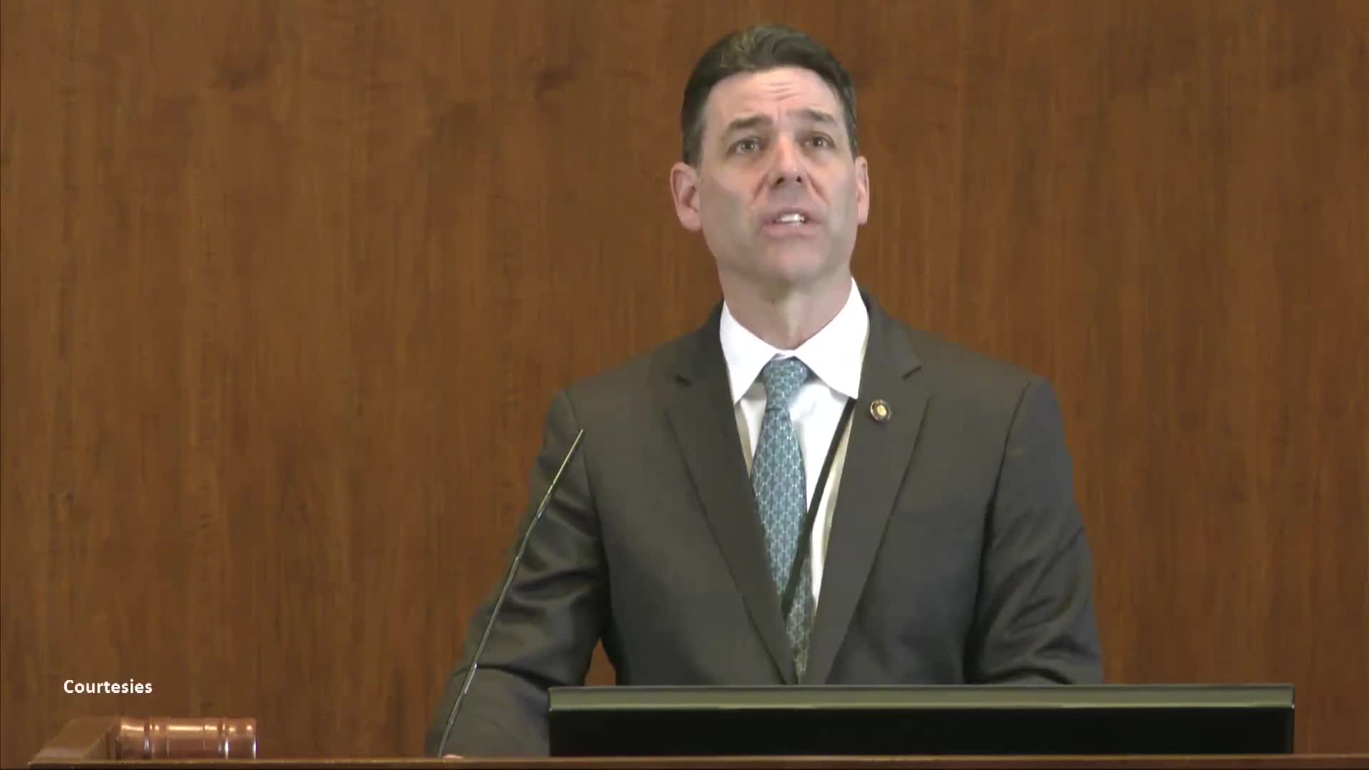Senator Robinson shares humor from Soviet-era joke book during legislative session
