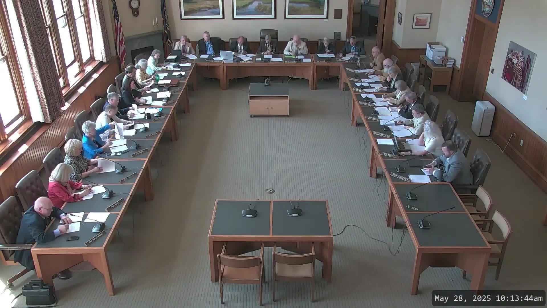 Committee backs bill allowing common carriers for forensic evidence transport, drops reimbursement provision