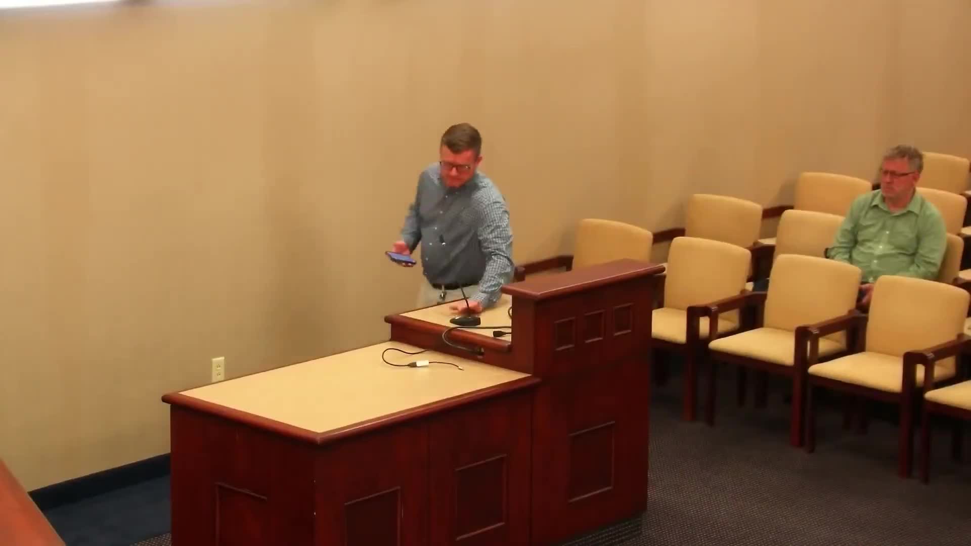 Council Amends Corporate‑Park Sign Rule, Fixes Typo to Limit Sign Size to 80 Square Feet