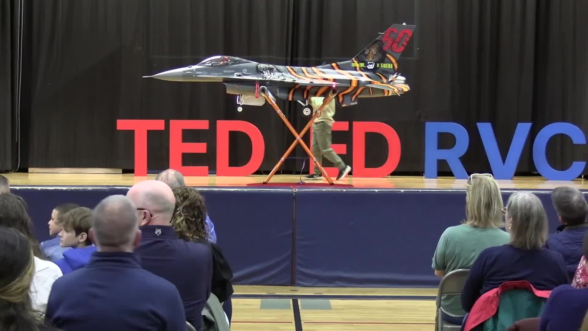 Student speaker says older siblings shape language, social and academic skills