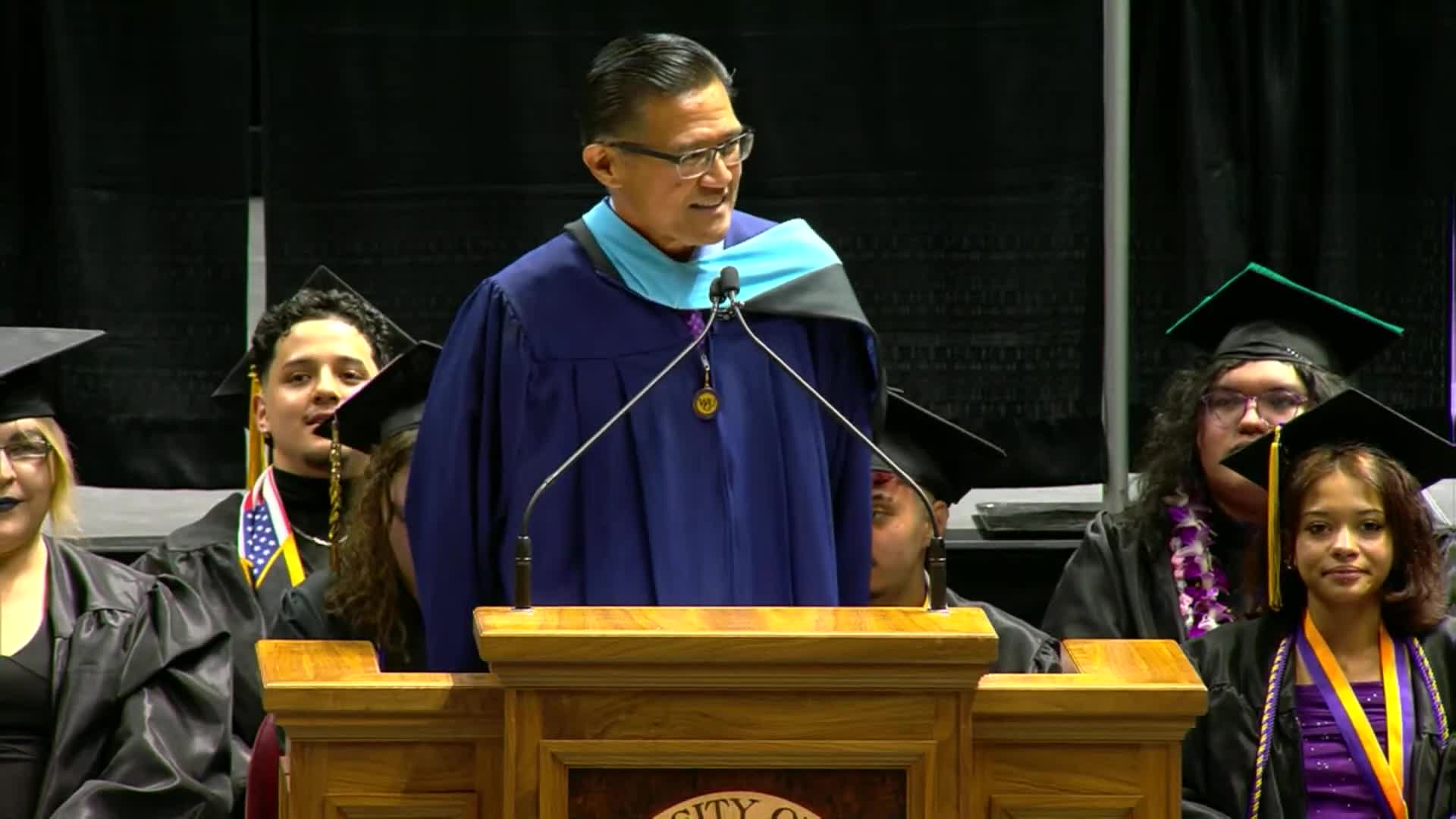Graduating class responds with Aloha at valley celebration