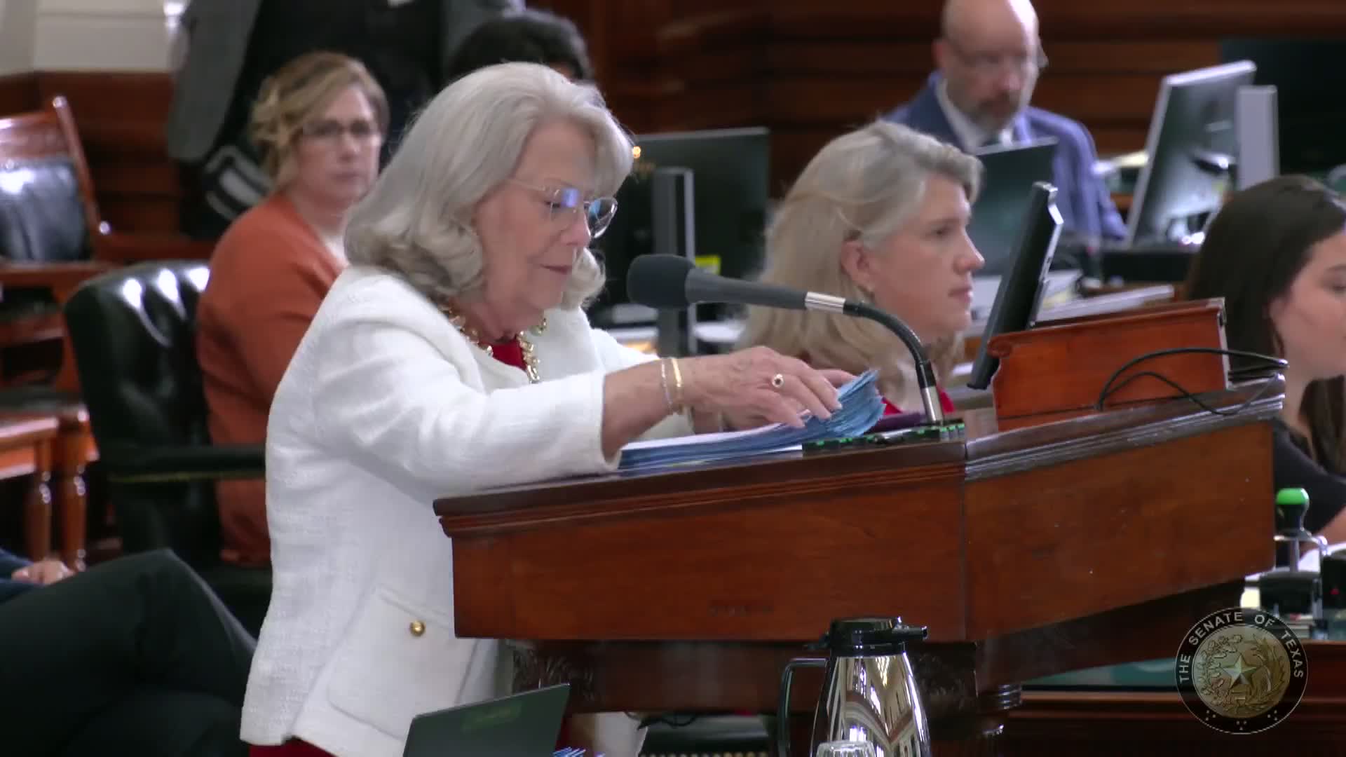 Senate announces signing of dozens of measures on the floor