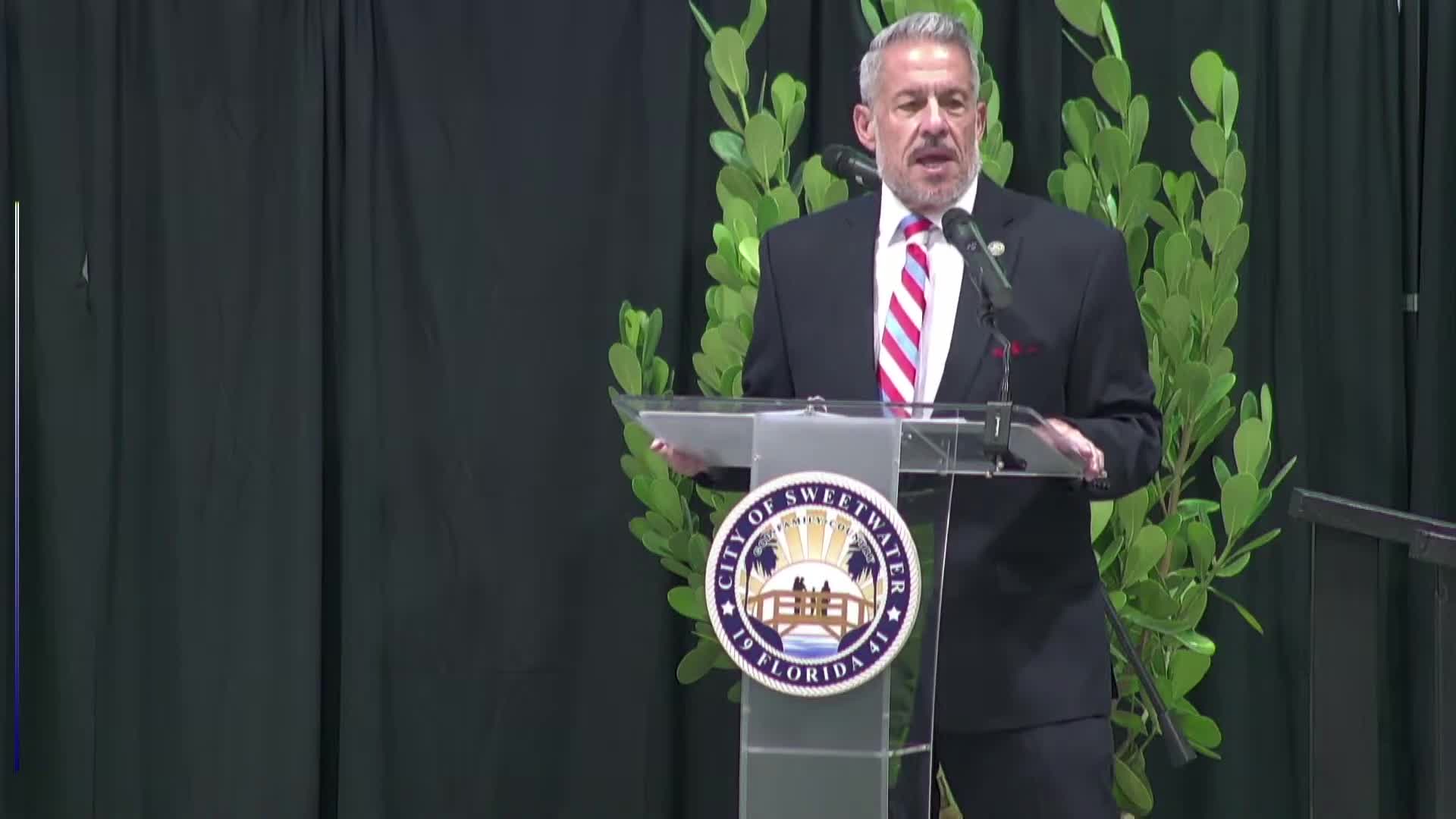 Sweetwater Mayor celebrates reelection of commissioners during oath of office ceremony