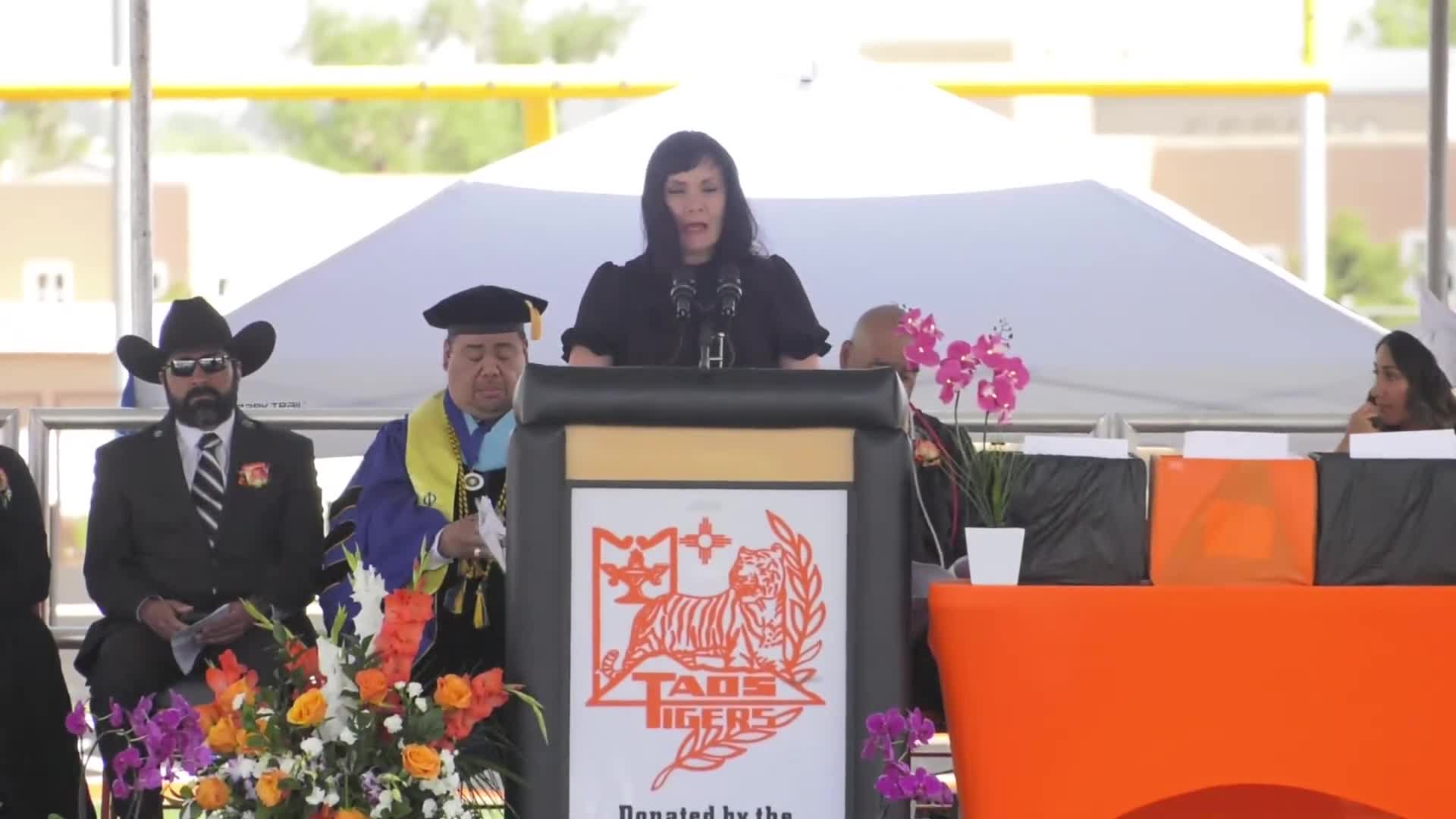 Speaker encourages Taos graduates to lead with kindness and purpose